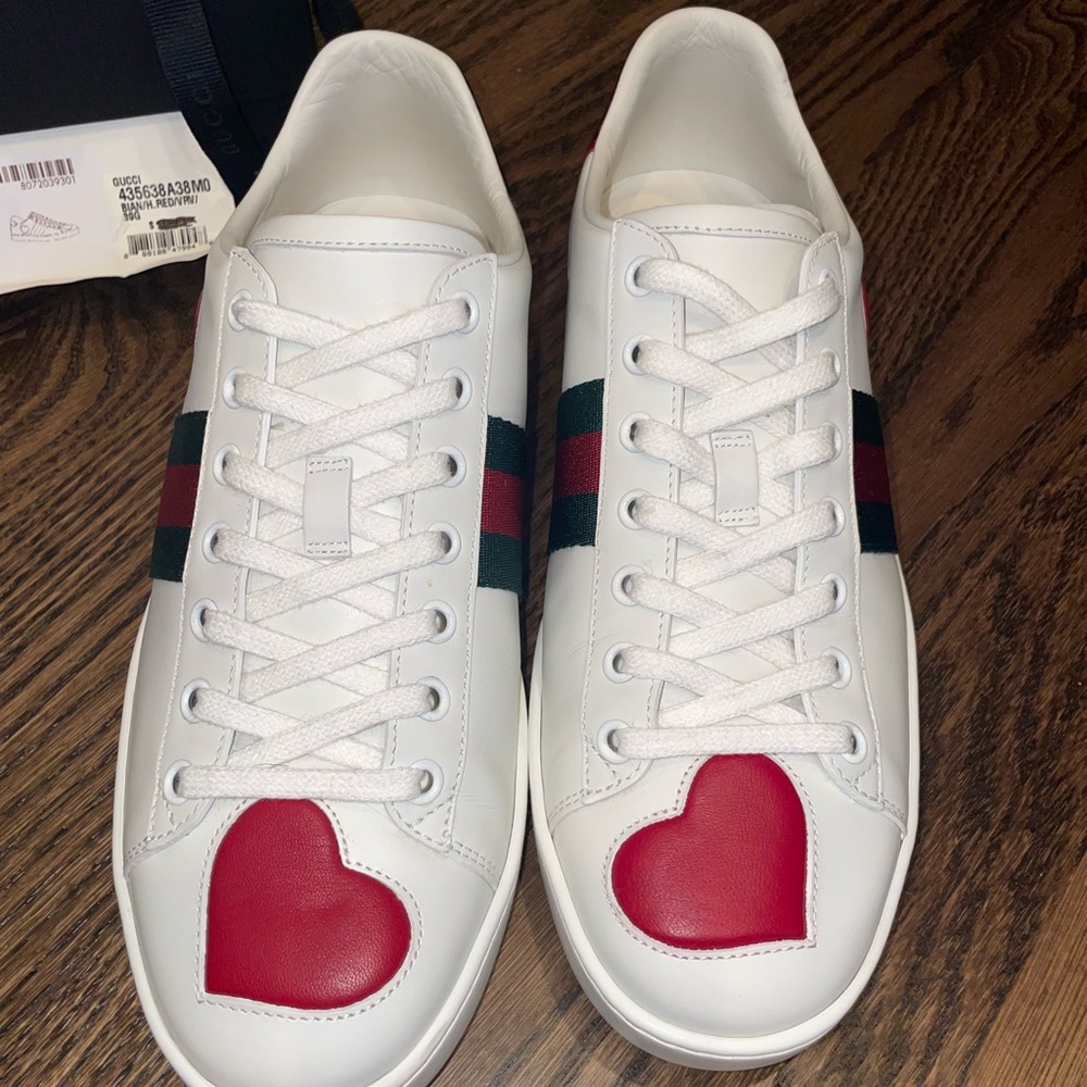 Gucci Ace Heart Sneakers Box, dust bags and a new pair of white laces included
